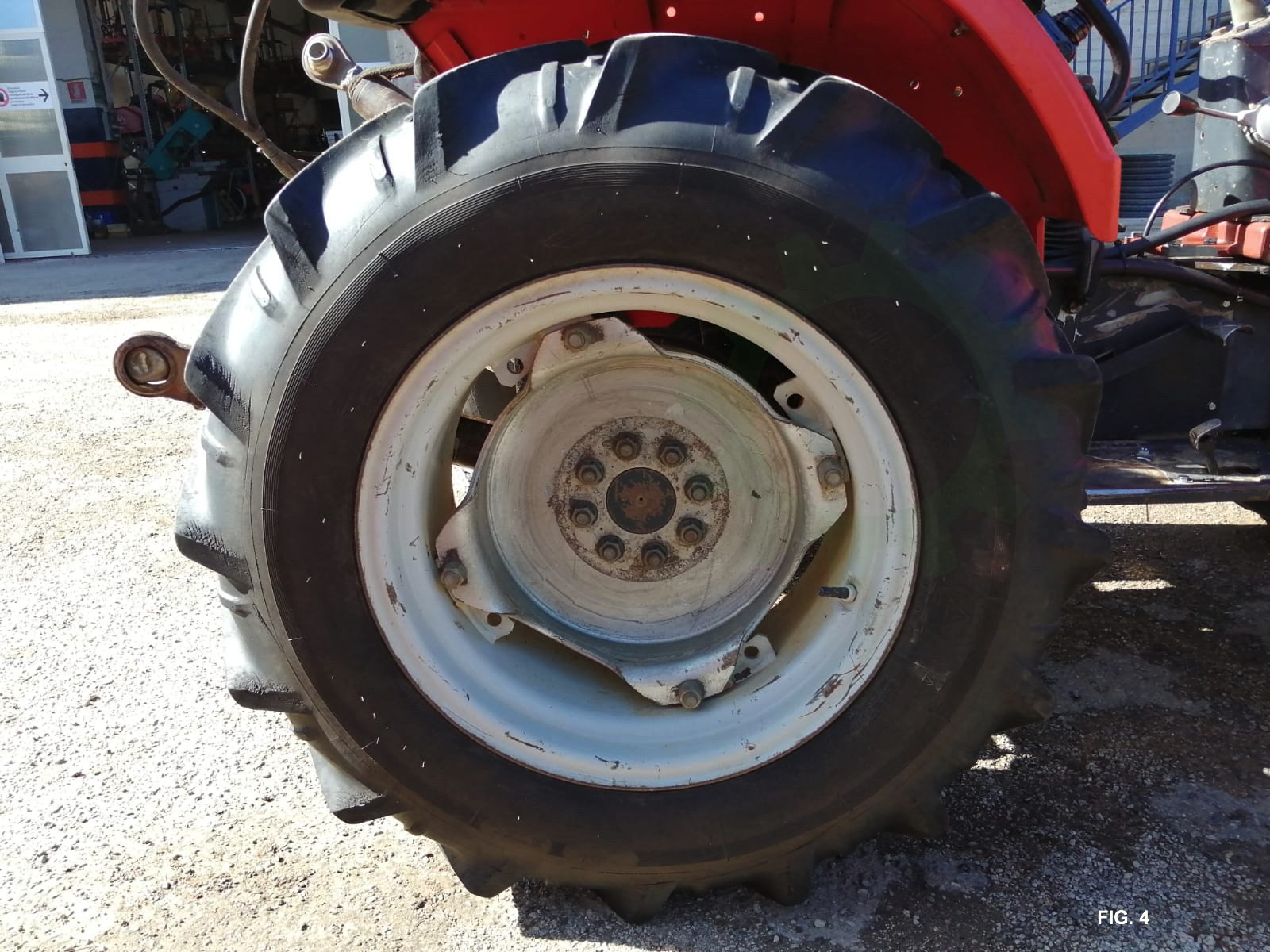 manutenzione trattore agricolo controllo serraggio bulloni ruote